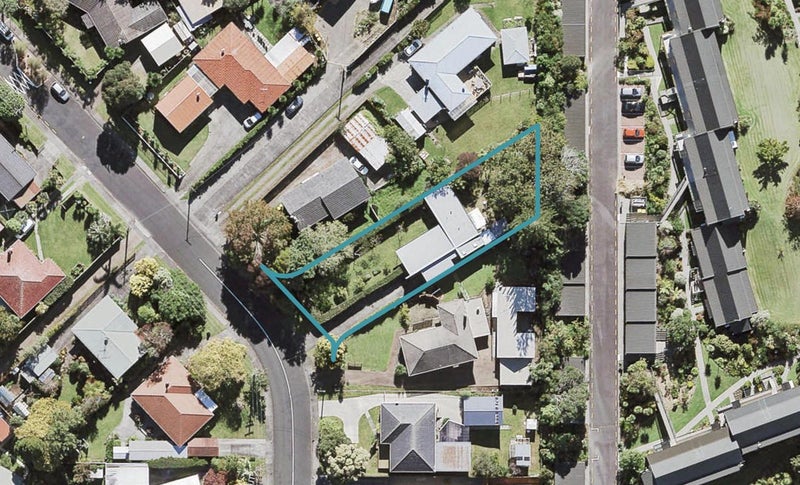 14A Taupo Street, Green Bay, Auckland - Carousel 1
