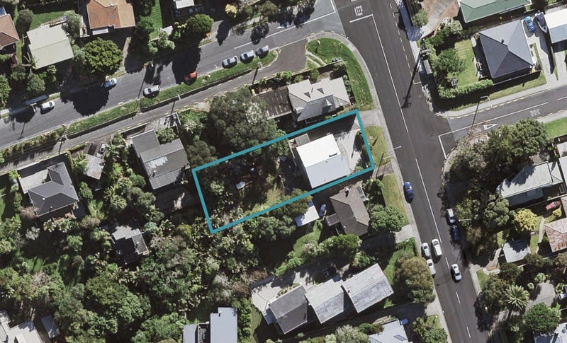 156 Glenfield Road, Birkenhead, Auckland - Carousel 1