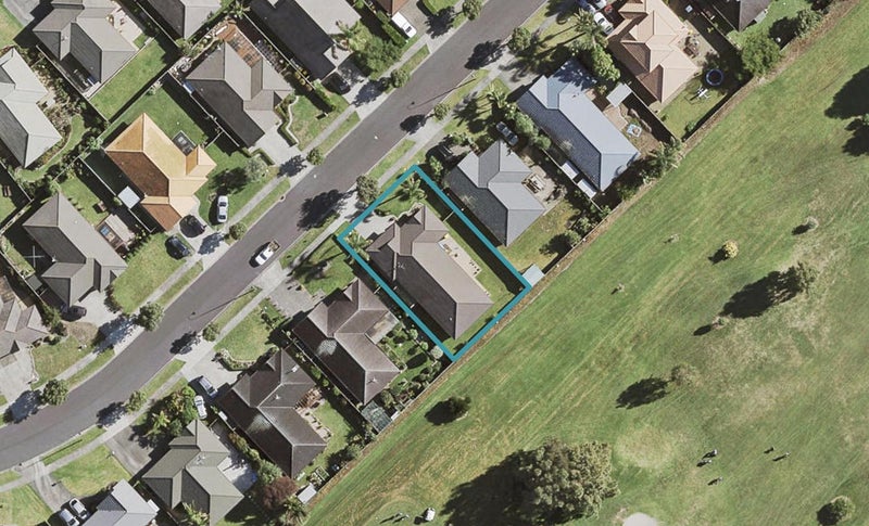 22 Blackwood Drive, Wattle Downs, Auckland - Carousel 1