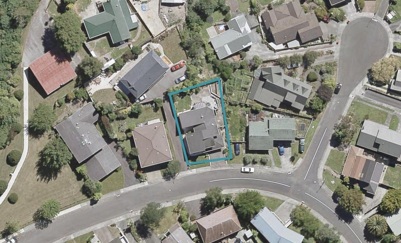 9 Tapestry Grove, Silverstream, Upper Hutt - Carousel 1