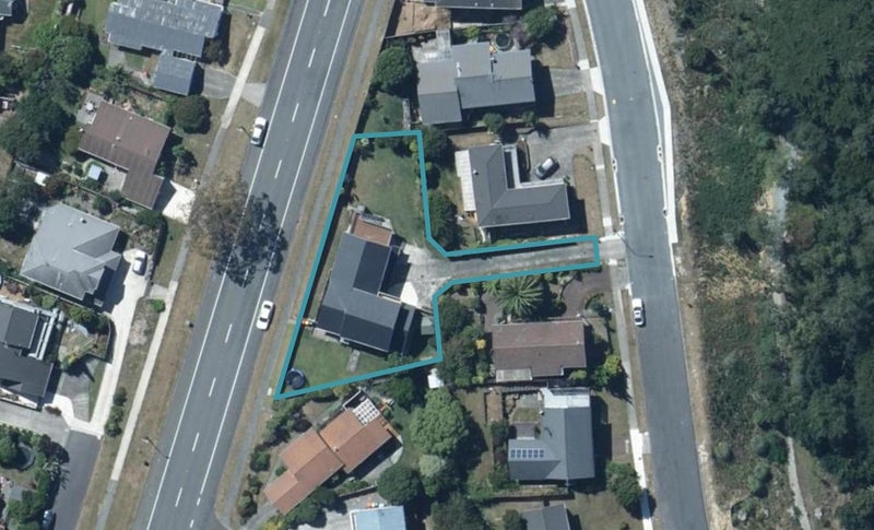 8 Albatross Close, Whitby, Porirua - Carousel 1