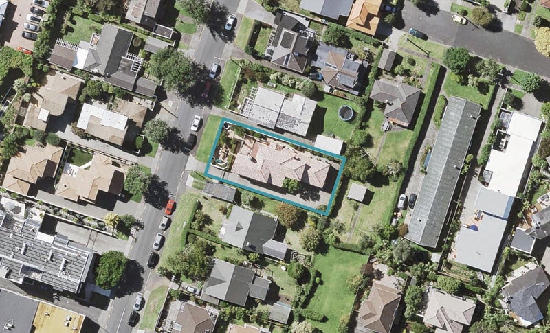 7 Frieston Road, Milford, Auckland - Carousel 1