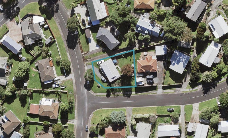 22 Fitzherbert Avenue, West Harbour, Auckland - Carousel 1