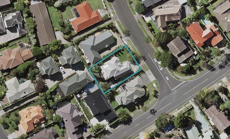 8 Pyatt Crescent, Saint Johns, Auckland - Carousel 1