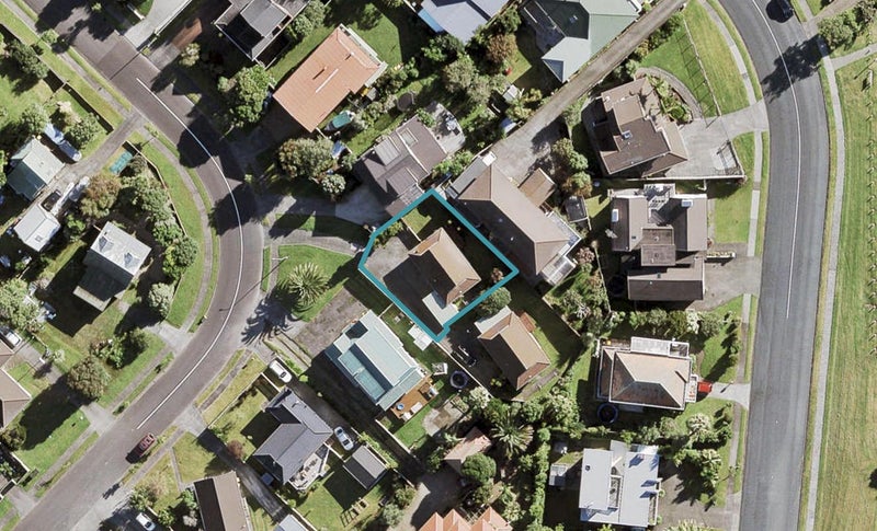 12A Halyard Place, Te Atatū Peninsula, Auckland - Carousel 1