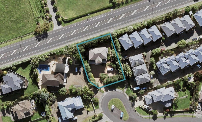 26 Belleaire Court, West Harbour, Auckland - Carousel 1