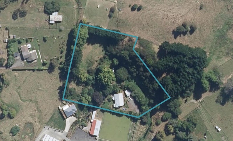47 Paraekaretu Street, Hunterville - Carousel 1