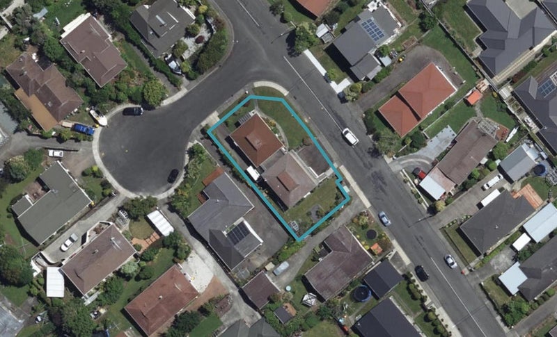 6 Selbourne Avenue, Richmond, Richmond - Carousel 1