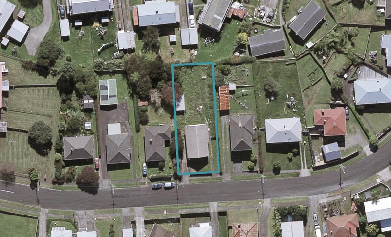 11 Banks Street, Marfell, New Plymouth - Carousel 1
