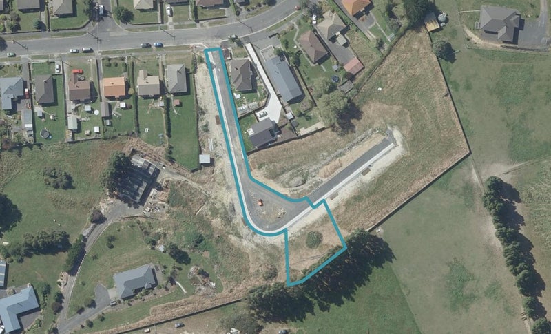 11 Rexs Way, Green Island, Dunedin - Carousel 1