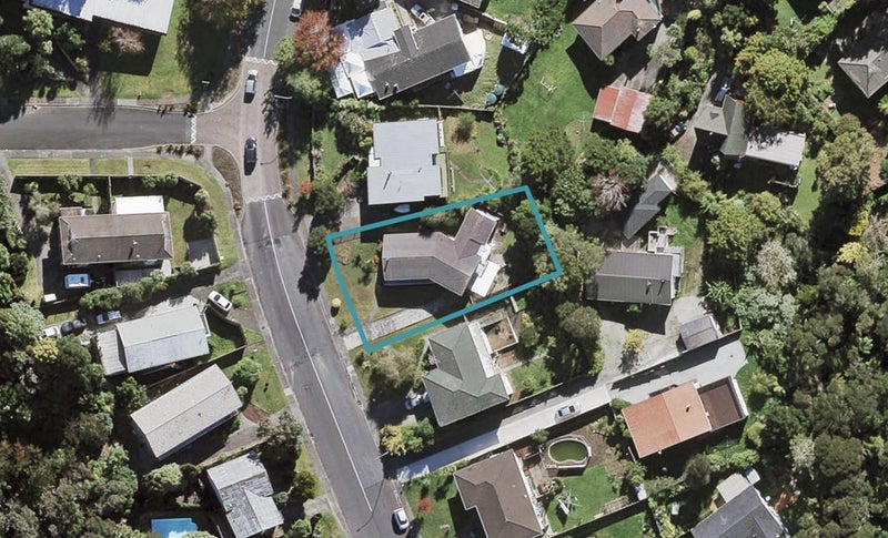 24 Easton Park Parade, Glenfield, Auckland - Carousel 1