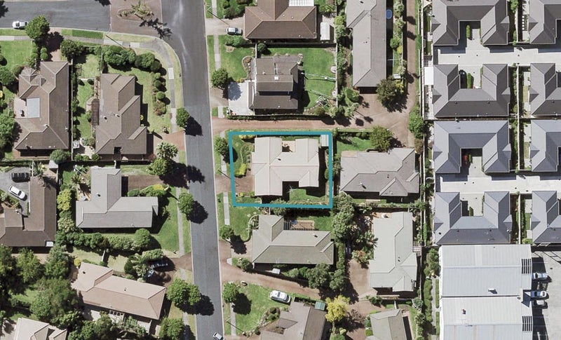 64 Bob Charles Drive, Golflands, Auckland - Carousel 1
