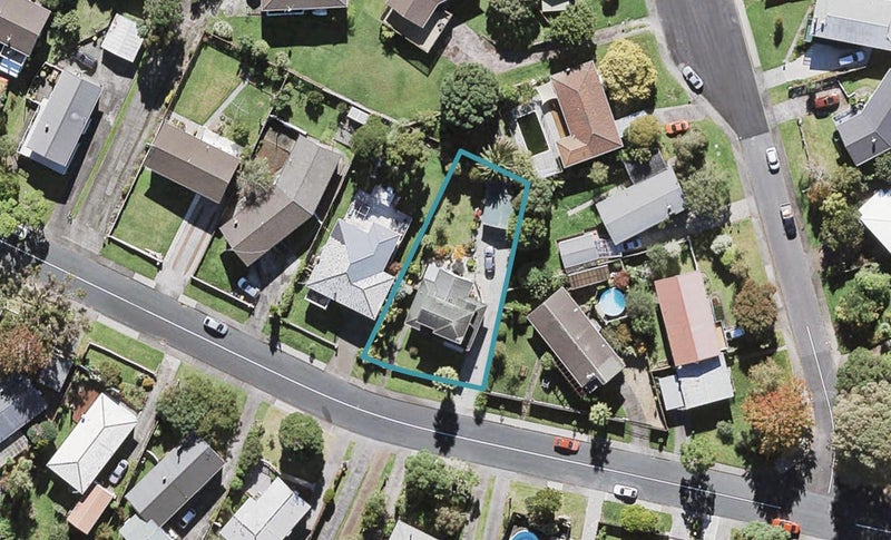 49 Lantana Road, Green Bay, Auckland - Carousel 1