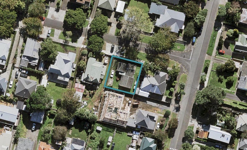 21 Mars Avenue, Sandringham, Auckland - Carousel 1