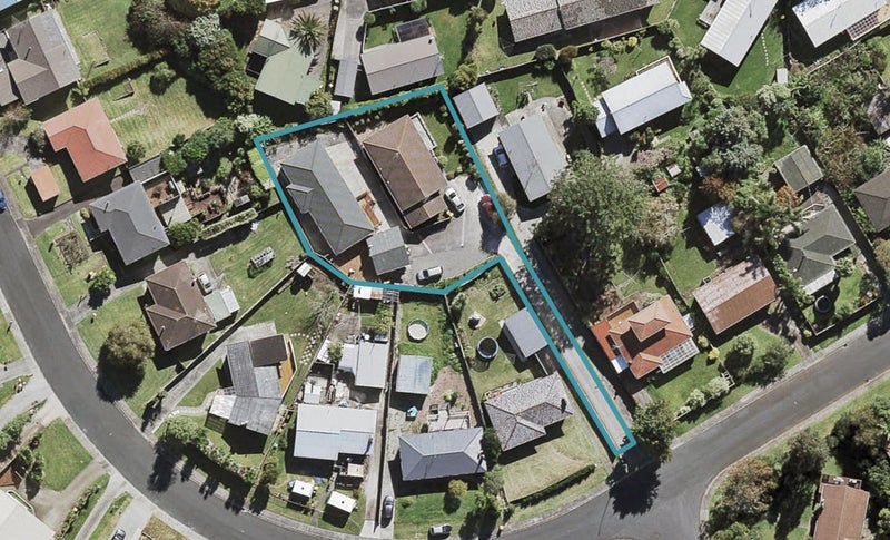 1/24 Hatherlow Street, Glenfield, Auckland - Carousel 1