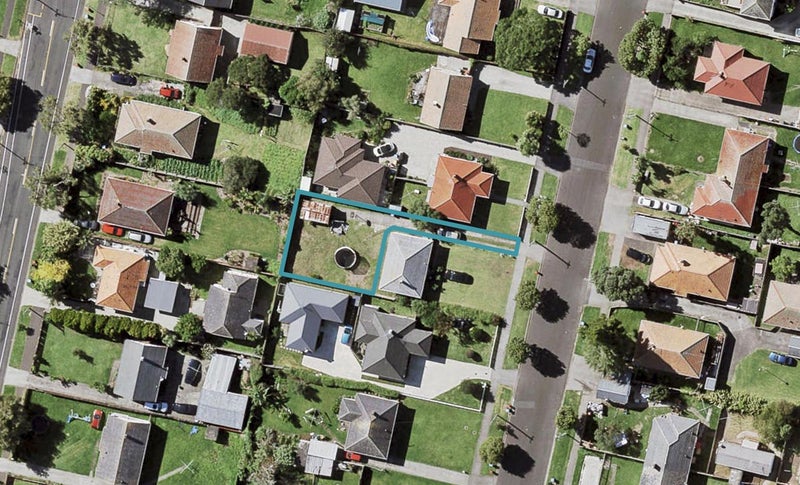 11A Kawiti Avenue, Point England, Auckland - Carousel 1