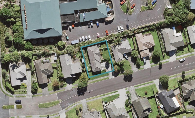 8 Rush Creek Drive, Westgate, Auckland - Carousel 1