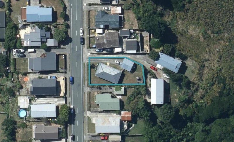 142 Gloaming Hill, Titahi Bay, Porirua - Carousel 1