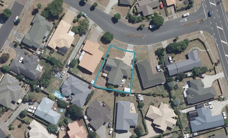 5 Waiwherowhero Drive, St Andrews, Hamilton - Carousel 1