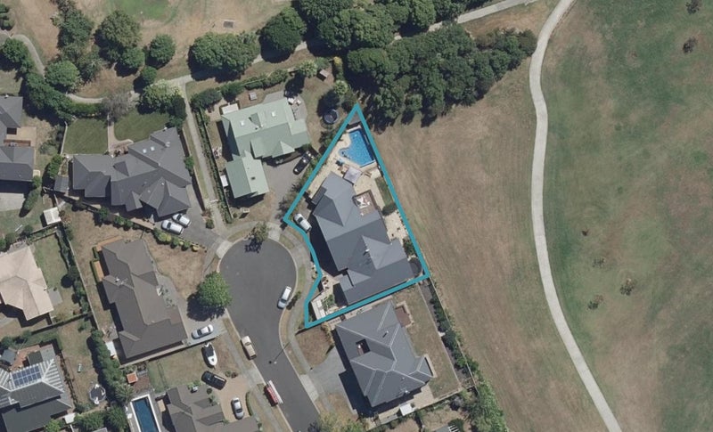 14 Gavin Heights, Rototuna, Hamilton - Carousel 1