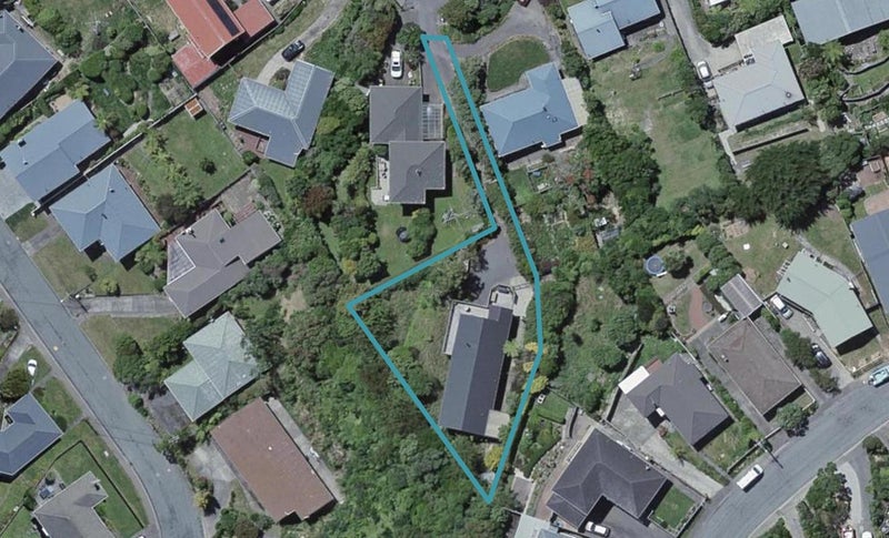 16 Kinapori Terrace, Newlands, Wellington - Carousel 1