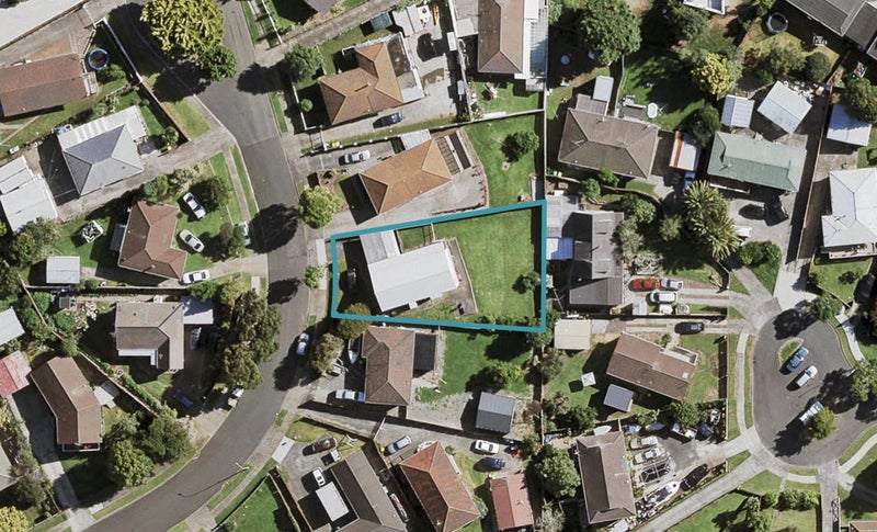 13 Ngatira Place, Clendon Park, Auckland - Carousel 1