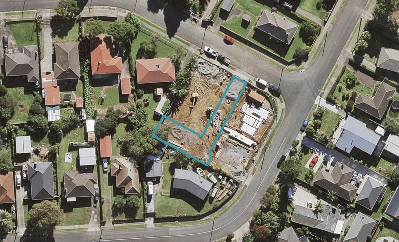 29 Farnborough Crescent, Mangere, Auckland - Carousel 1