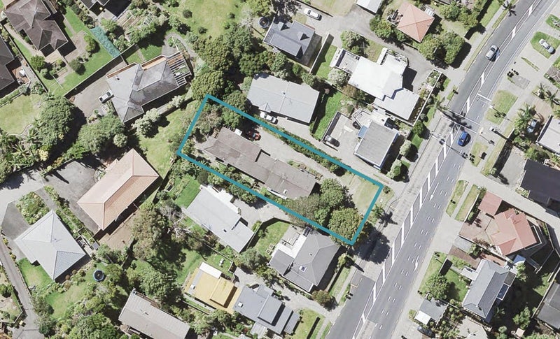 1/616 Beach Road, Browns Bay, Auckland - Carousel 1