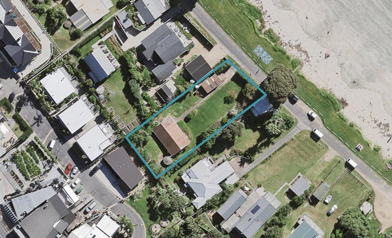 26 Beach Parade, Oneroa, Waiheke Island - Carousel 1