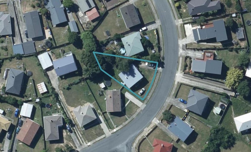 8 Beauzami Crescent, Ascot Park, Porirua - Carousel 1