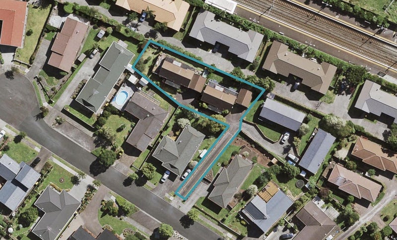 2/17 Septimus Place, Henderson, Auckland - Carousel 1