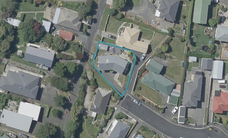 18 Warwick Street, Balaclava, Dunedin - Carousel 1