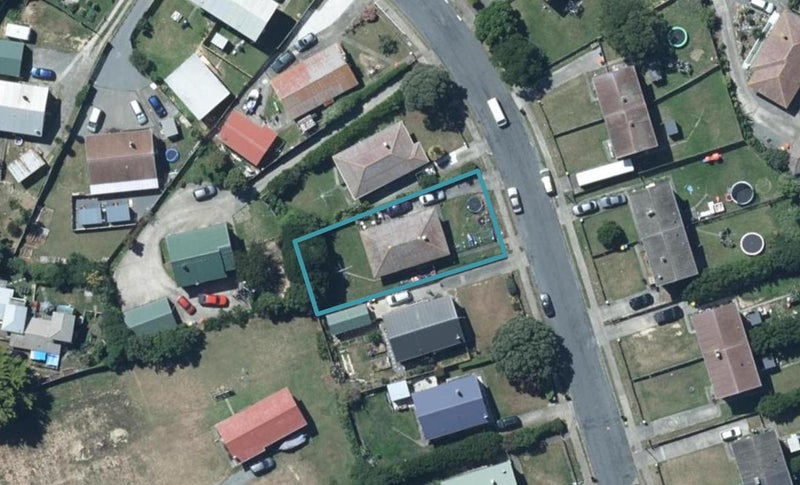 15 Loongana Street, Waitangirua, Porirua - Carousel 1