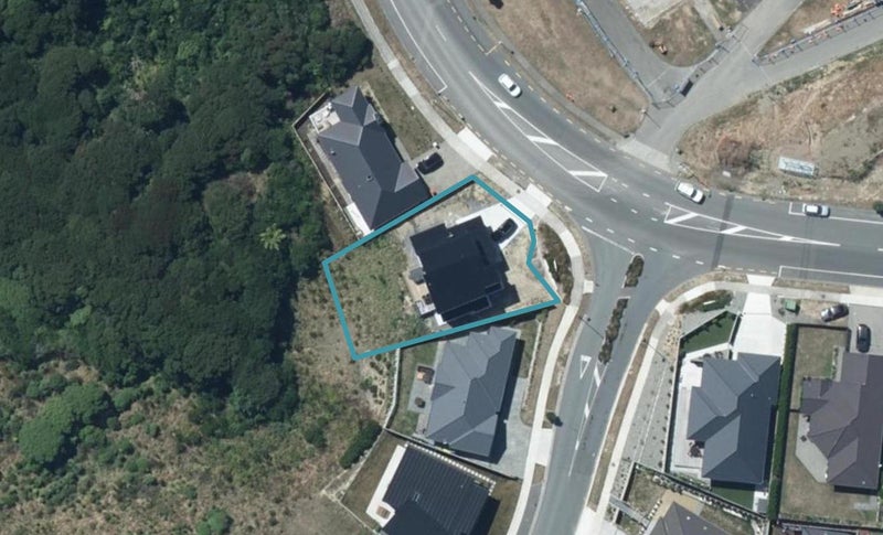 10 Frances Brown Avenue, Aotea, Porirua - Carousel 1