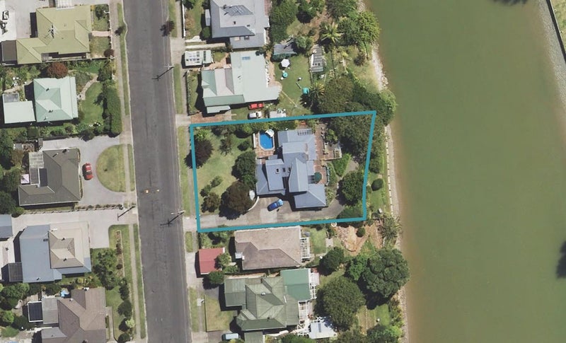 15 Clifford Street, Whataupoko, Gisborne - Carousel 1
