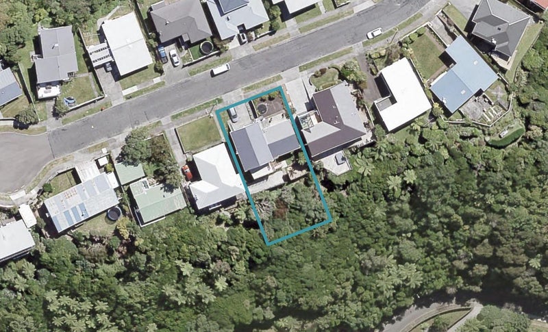 8 Maple Grove, Maungaraki, Lower Hutt - Carousel 1
