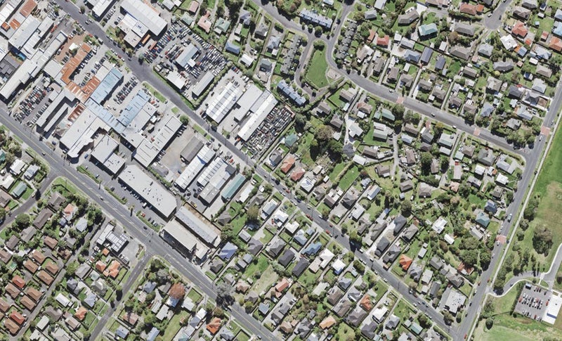 27 Netherlands Avenue, Kelston, Auckland - Carousel 1