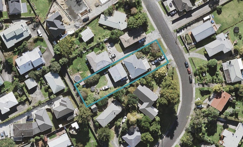 9 Crystal Avenue, Glendene, Auckland - Carousel 1