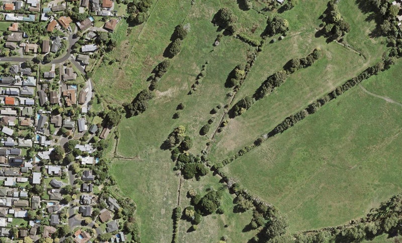 131 Otuwairoa Esplanade, Ōpaheke, Papakura - Carousel 1