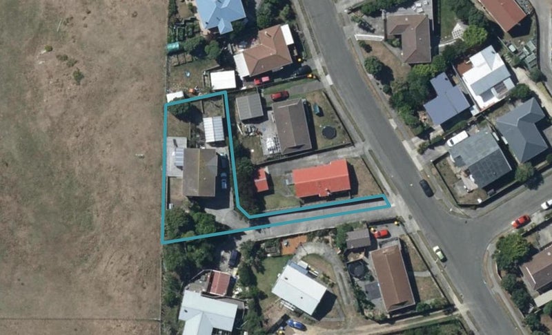 15 Moki Street, Titahi Bay, Porirua - Carousel 1