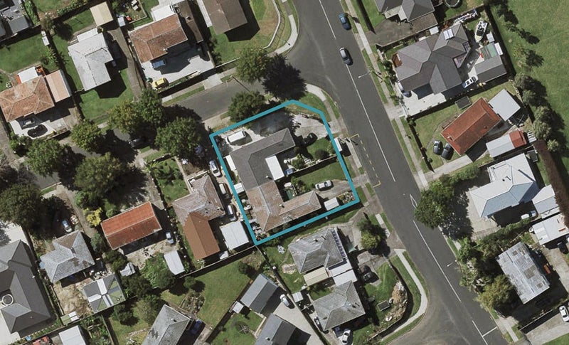 2/64 Diorella Drive, Clover Park, Auckland - Carousel 1