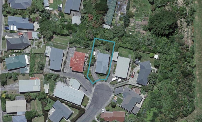 11 Beverley Grove, Paparangi, Wellington - Carousel 1