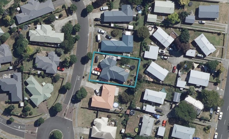 12 Aldershot Place, Nawton, Hamilton - Carousel 1