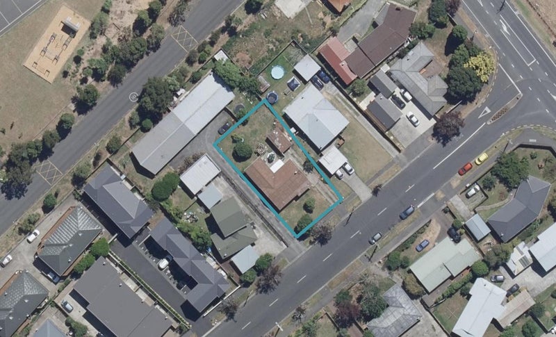 83 Carrington Avenue, Silverdale, Hamilton - Carousel 1