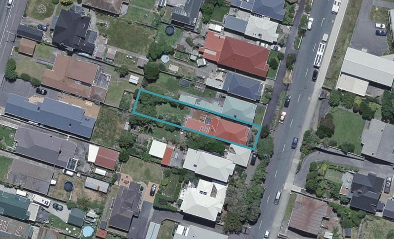 176 Clyde Street, Island Bay, Wellington - Carousel 1