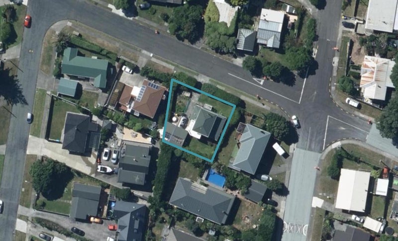 4 John Street, Titahi Bay, Porirua - Carousel 1