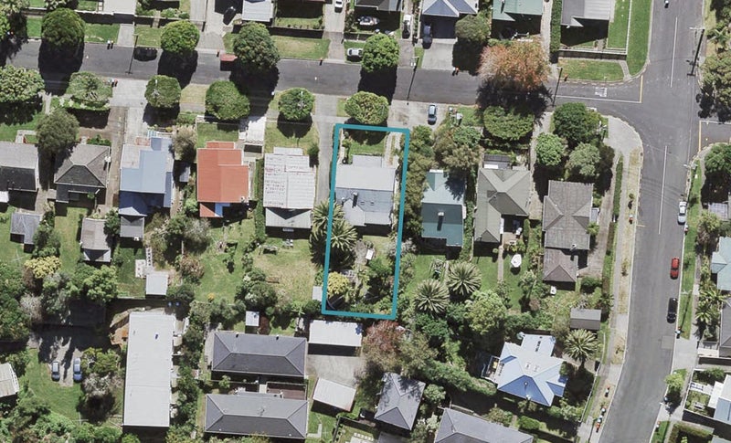 8 Levonia Street, Morningside, Auckland - Carousel 1
