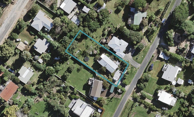 15 Kiwi Street, Oneroa, Waiheke Island - Carousel 1