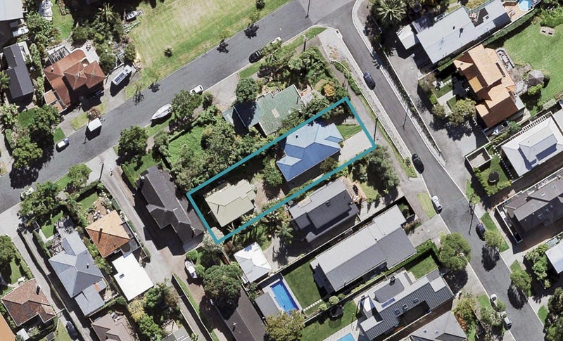 16B Lynch Street, Point Chevalier, Auckland - Carousel 1