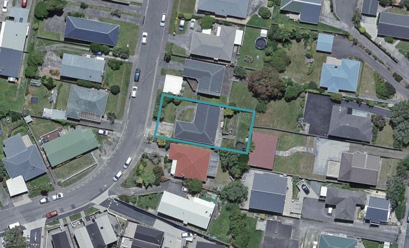 14 Oswald Crescent, Paparangi, Wellington - Carousel 1